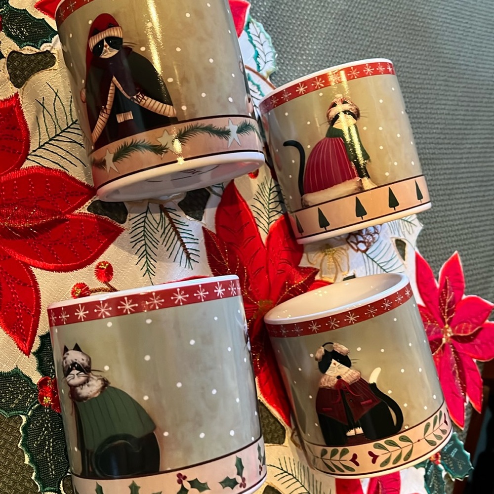 Oneida Holiday Cats Stoneware mugs set of 4 never used Microwave/Dishwasher Safe
